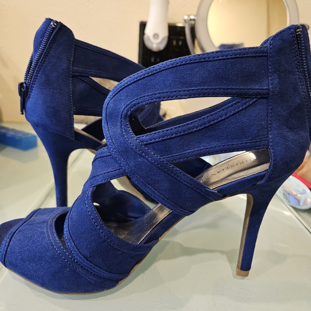 Heels - Picture 3 of 4